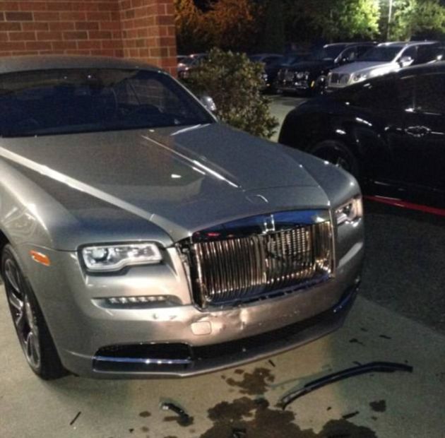 Driver Arrested After Damaging A Bentley And A Rolls Royce (3 pics)