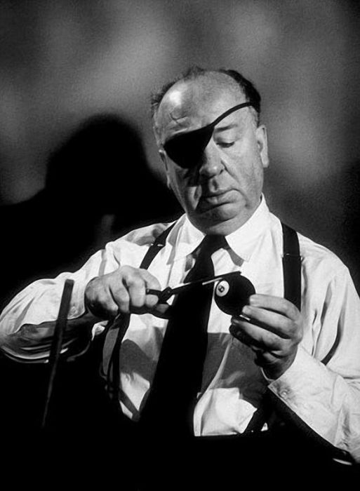 Awesome Behind The Scenes Shots From Alfred Hitchcock Sets (24 pics)