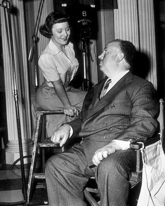 Awesome Behind The Scenes Shots From Alfred Hitchcock Sets (24 pics)