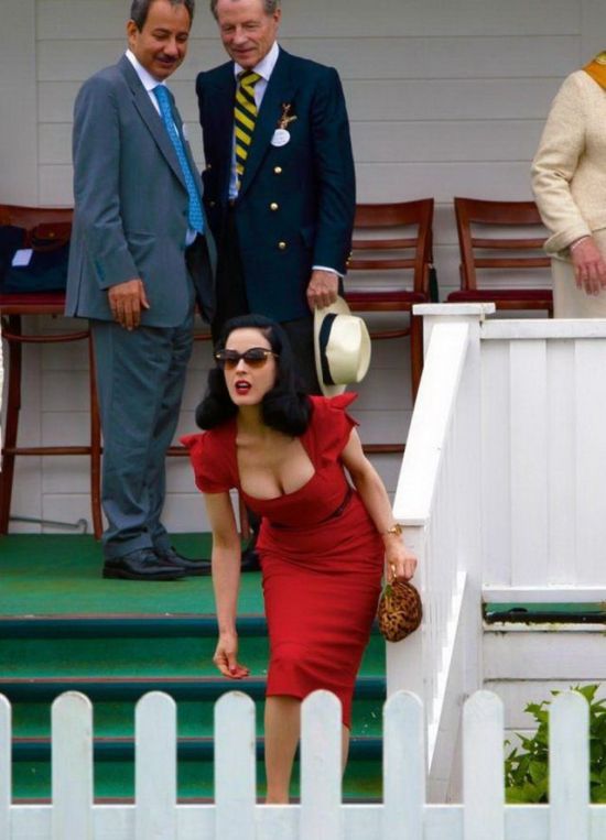 Sometimes Men Do Weird Things Just Because They Can (27 pics)