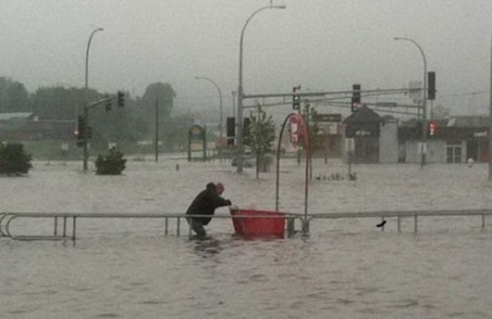 Sometimes Men Do Weird Things Just Because They Can (27 pics)