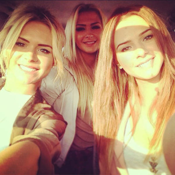 You're About To Fall In Love With These Three Romanian Sisters (20 pics)