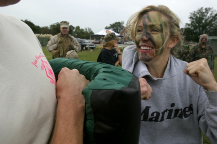 Military Wives See How Their Husbands Live During Marine Corps Open Day (40 pics)