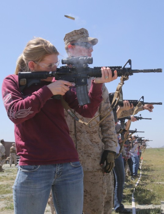 Military Wives See How Their Husbands Live During Marine Corps Open Day (40 pics)