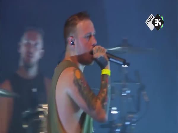 Lead Singer of The Architects Calls Out A Fan For Groping A Female