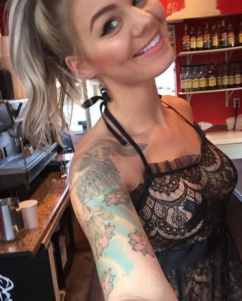 Lilly Really Wants To Become The Hottest Barista In The World (18 pics)