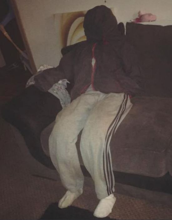 Girl Creates Fake Pillow Men To Get Revenge On Spying Ex-Boyfriend (5 pics)