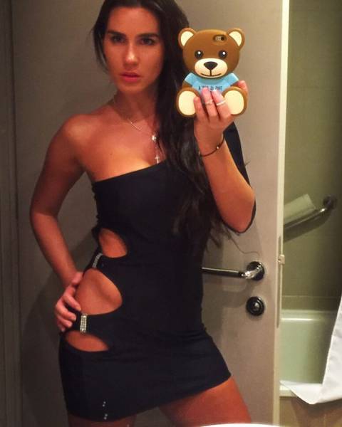 Girls In Tight Dresses Who Deserve Your Attention (29 pics)