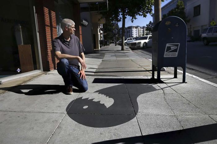 Street Artist Confuses People By Painting Fake Shadows (19 pics)