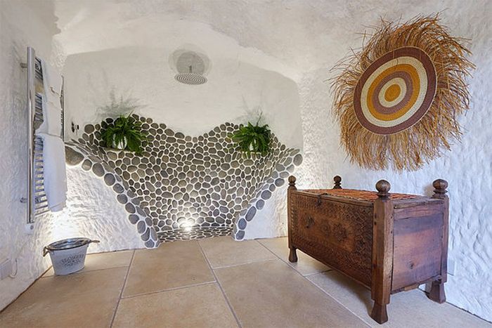 This Modern Cave Is Like A Dream Come True (7 pics)