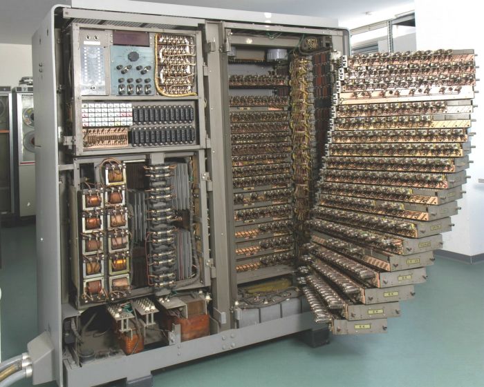 See What A First Generation Tube Calculator Looked Like (3 pics)