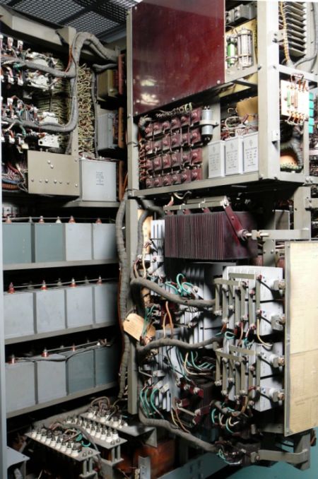 See What A First Generation Tube Calculator Looked Like (3 pics)