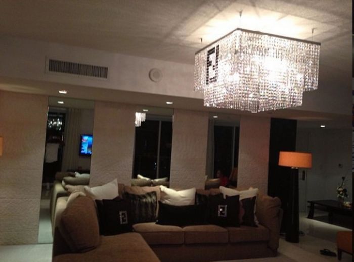 A Look Inside Floyd Mayweather's Massive Las Vegas Mansion (26 pics)