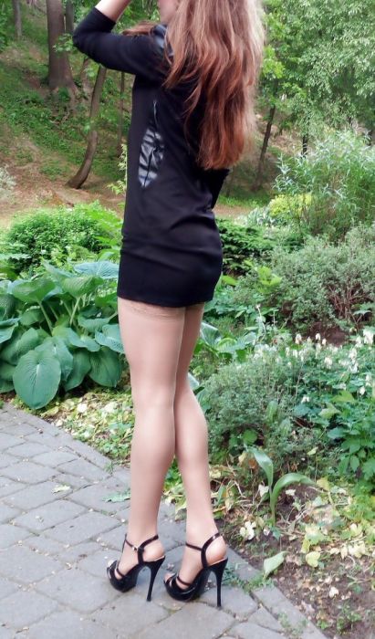 Sexy Girls Doing Things That Sexy Girls Do (32 pics)