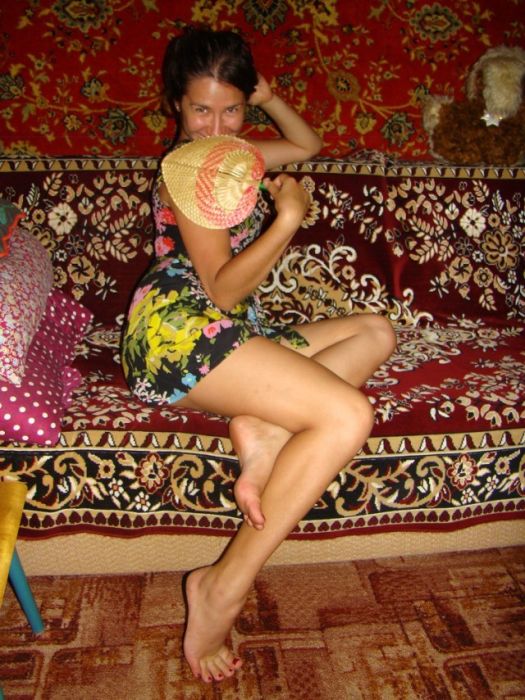 Sexy Girls Doing Things That Sexy Girls Do (32 pics)