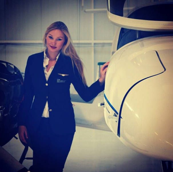 Michelle Is The Pilot Everyone Wants To Fly With (23 pics)