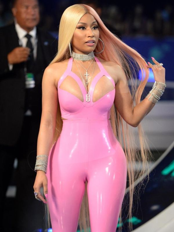 Nicki Minaj Suffers Fashion Fail After Wearing Latex Suit To The VMAs (9 pics)