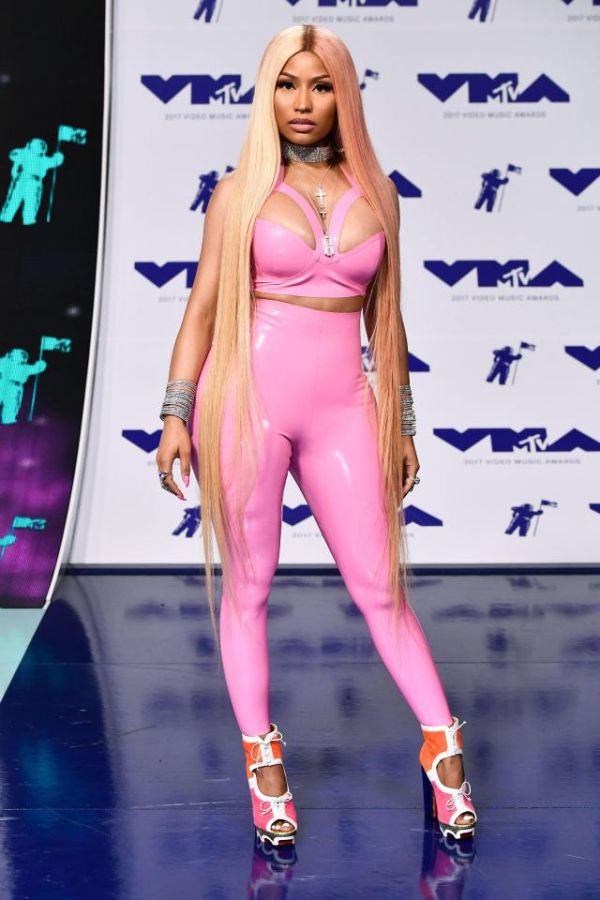 Nicki Minaj Suffers Fashion Fail After Wearing Latex Suit To The VMAs (9 pics)
