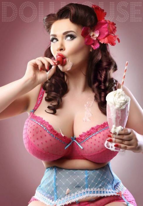 British Studio Turns Ordinary Girls Into Models And Burlesque Queens (26 pics)