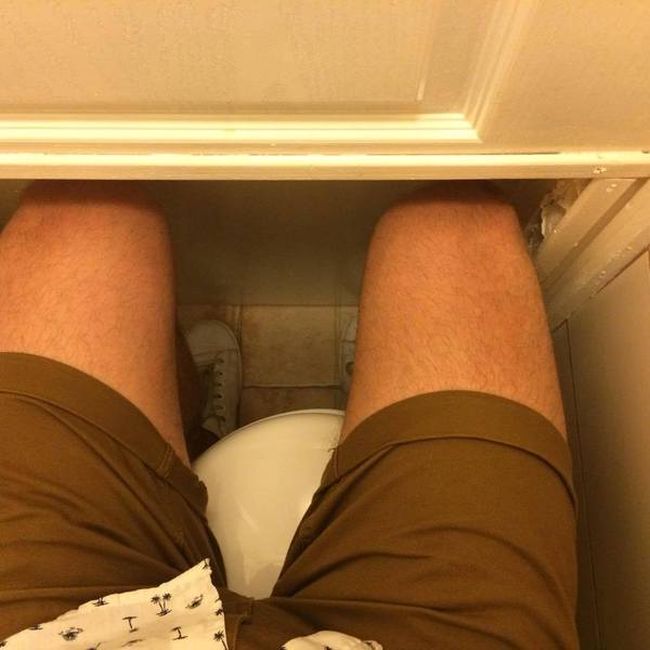 The Most Uncomfortable Bathroom Ever (3 pics)