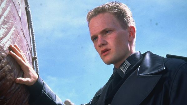 See What The Cast Of Starship Troopers Looks Like Now (18 pics)