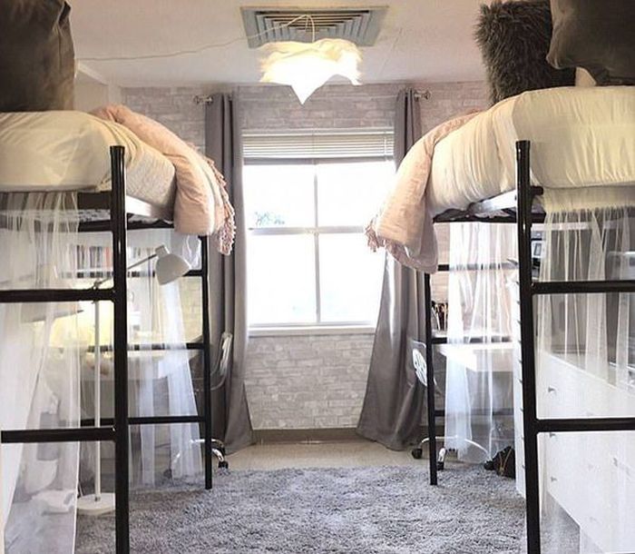 Students Transform Dorm Room Into Luxury Suite (5 pics)