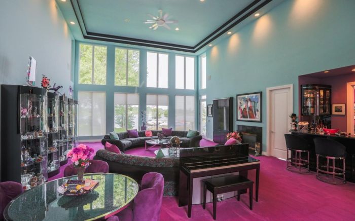 The Inside Of This 90's Themed Mansion Is Like A Time Capsule (35 pics)