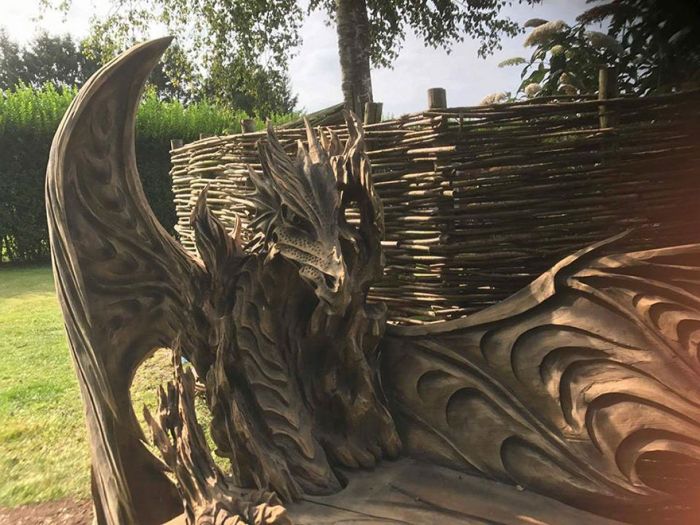This Breathtaking Dragon Bench Was Carved Using A Chainsaw (6 pics)