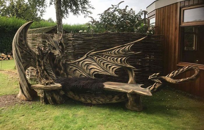 This Breathtaking Dragon Bench Was Carved Using A Chainsaw (6 pics)