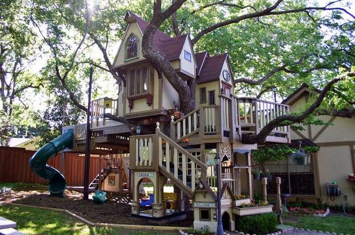 Incredible Custom Home For Grandchildren (10 pics)