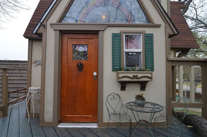Incredible Custom Home For Grandchildren (10 pics)