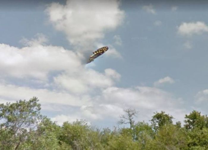 Bizarre Google Street View Photos (29 pics)