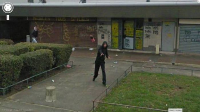 Bizarre Google Street View Photos (29 pics)