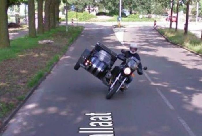 Bizarre Google Street View Photos (29 pics)