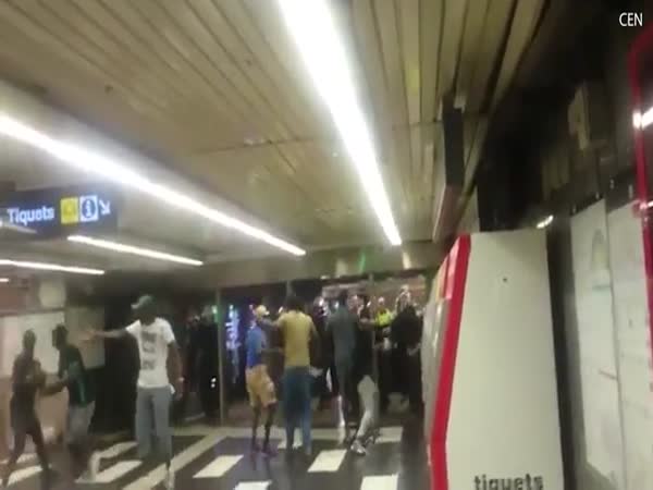 Police Charge Into Migrants At Metro Station In Barcelona