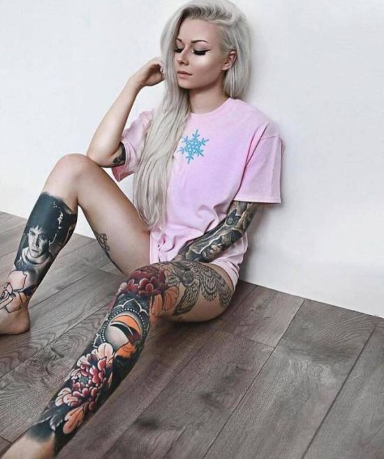 Girls With Tattoos (26 pics)