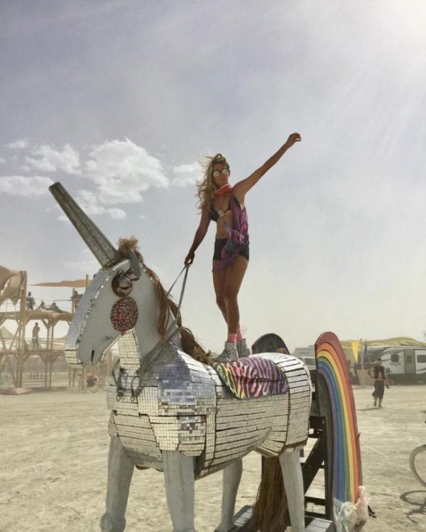 Hot Girls Of The Burning Man Festival (26 pics)