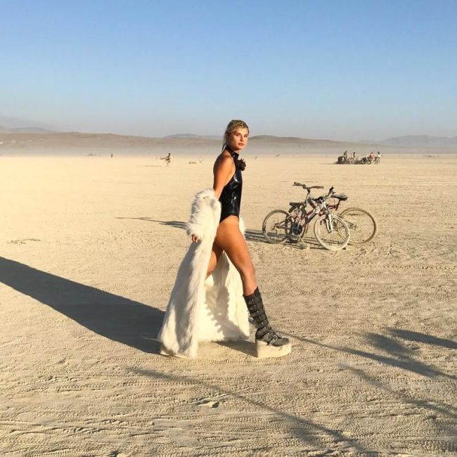 Hot Girls Of The Burning Man Festival (26 pics)