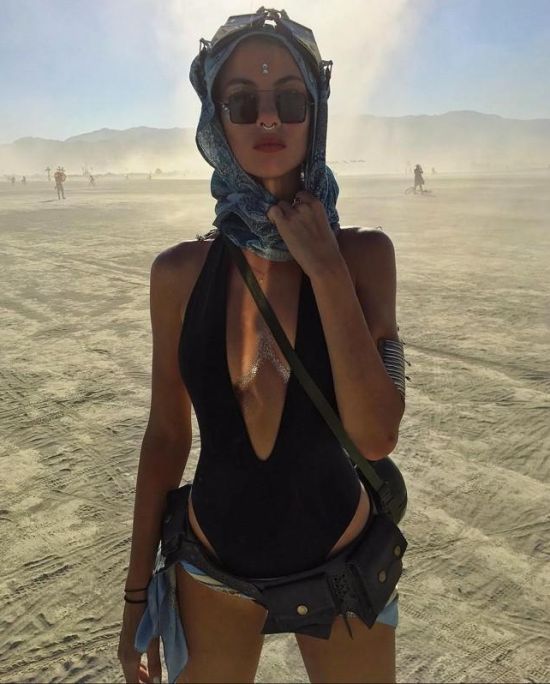 Hot Girls Of The Burning Man Festival (26 pics)