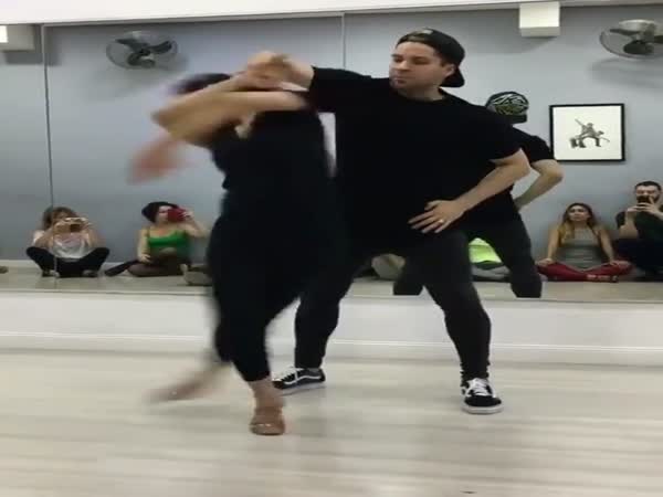 Amazing Girl Dance Performance