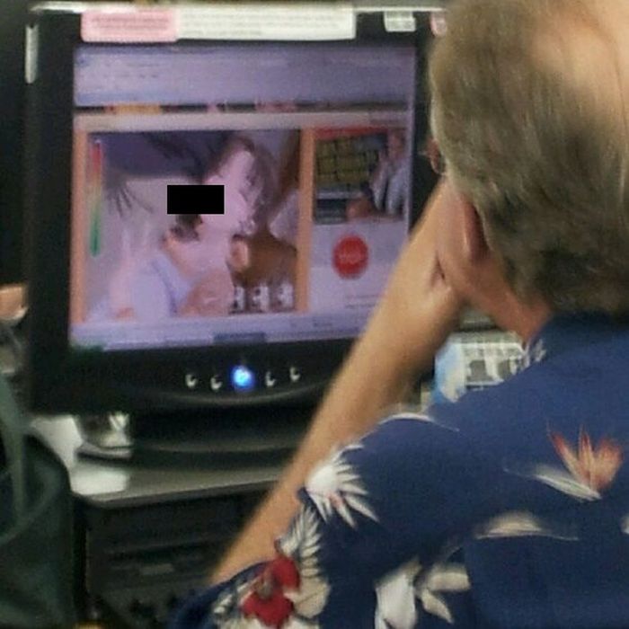 People Caught Looking At Porn In Public (20 pics)
