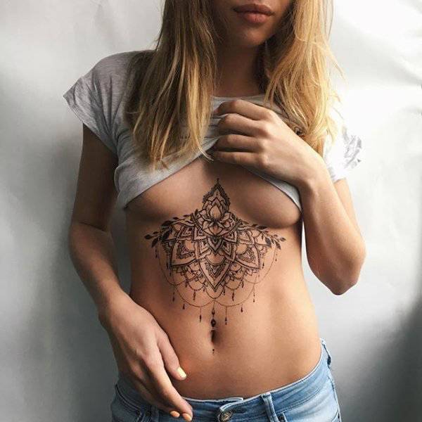 Girls With Underboob Tattoos (29 pics)