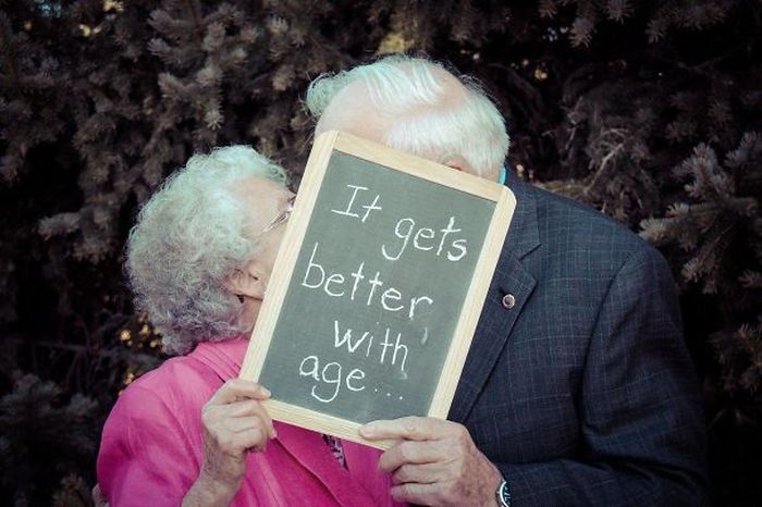 Seniors In Love (20 pics)