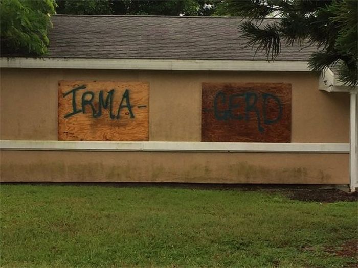 Florida Doesn’t Lose Their Sense Of Humor (22 pics)