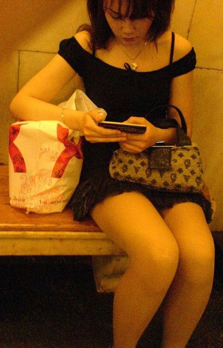 Girls In The Russian Subway (29 pics)
