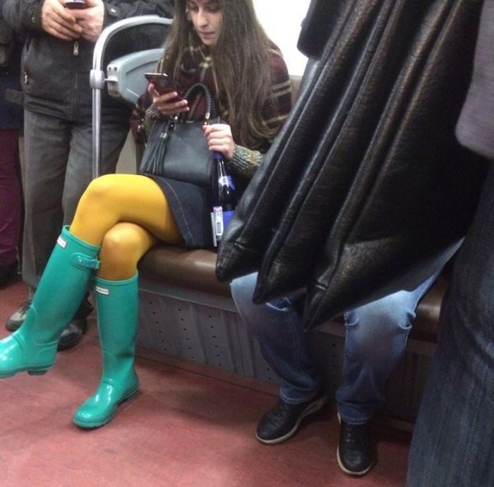 Strange People In Russian Subway (30 pics)