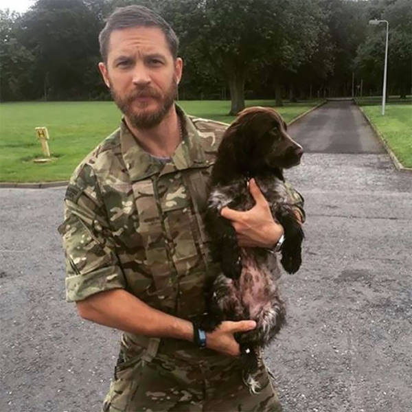 Tom Hardy Knows How To Melt Hearts All Over The Internet (31 pics)