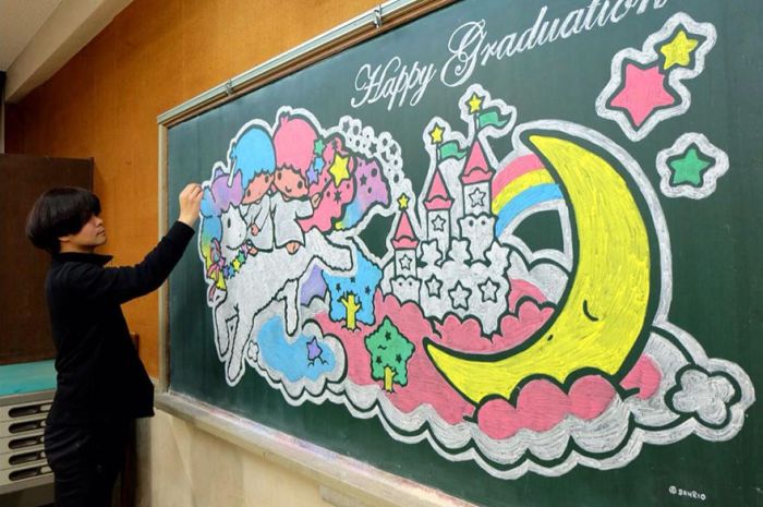 Japanese Teacher Surprises His Students With His Stunning Chalkboard Art (12 pics)