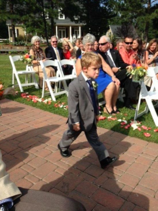 Hilarious Pics Of Kids At Weddings (26 pics)