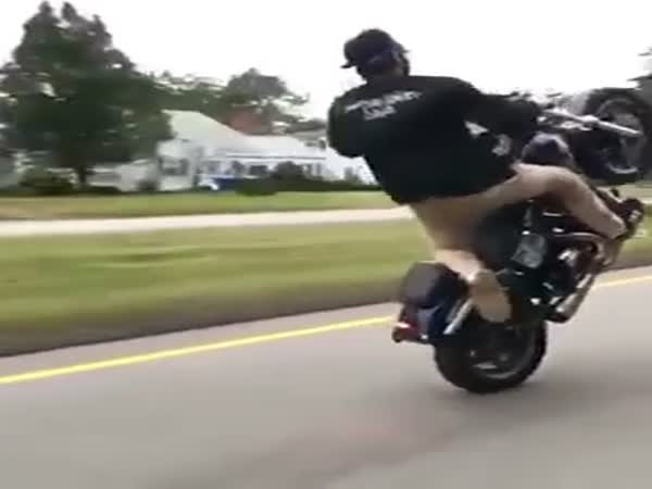 This Is The Craziest Motorcycle Wheelie You'll Ever See